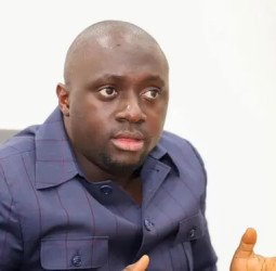 Mory Condé met en garde contre la vente illégale des domaines publics maritimes aux Îles de Loos