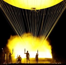 Cérémonie d’ouverture des Jeux Paralympiques de Paris : La flamme rallumée, un début éclatant pour les XVIIe Jeux