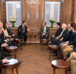 Les relations ambiguës entre des responsables politiques français et le régime de Bachar al-Assad au centre des critiques