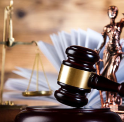 Conakry : Défis juridiques autour de l’accusation d’un ressortissant burkinabé pour exercice illégal de la profession d’avocat