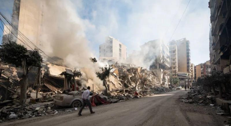 Israël Intensifie les Frappes Aériennes contre le Hezbollah au Liban