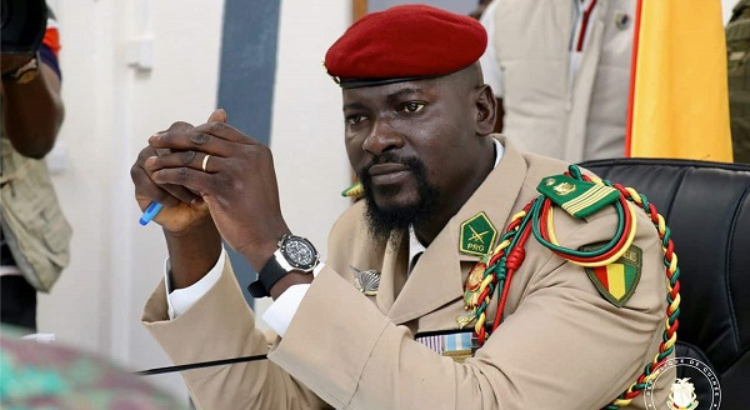 Guinée : Le Général Doumbouya démet de leurs fonctions deux responsables pour détournement et mauvaise gestion