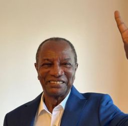 Guinée : Alpha Condé critique la gestion du CNRD à l'occasion du 66ème anniversaire de l'indépendance