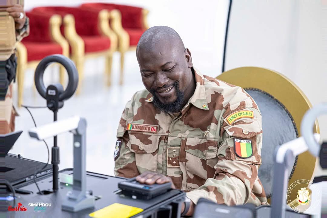 PN-RAVEC : Le Président Mamadi Doumbouya montre l’exemple en s’enrôlant au palais Mohammed V