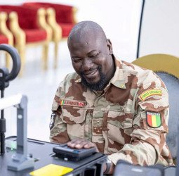 PN-RAVEC : Le Président Mamadi Doumbouya montre l’exemple en s’enrôlant au palais Mohammed V