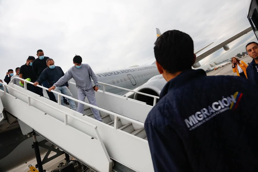 États-Unis : Rapatriement des premiers migrants colombiens en situation irrégulière