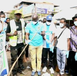 Journée citoyenne d’assainissement à Matoto : une mobilisation exemplaire sous la conduite du Vice-président de la Délégation Spéciale