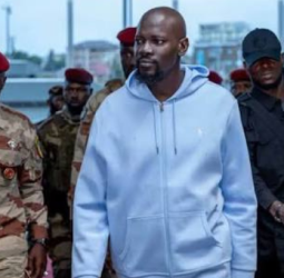 Mamadi Doumbouya attendu à Conakry vendredi, après son congé annuel